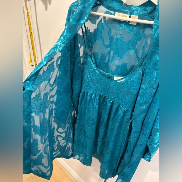 ⭐️ Vintage Victoria Secret- Robe & Cami Set - Small - Picture 2 of 11